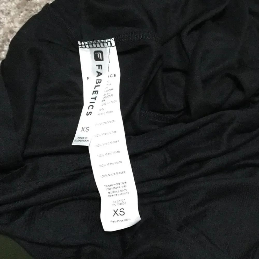 Fabletics athletic 2-way tee. XS - Picture 4 of 6